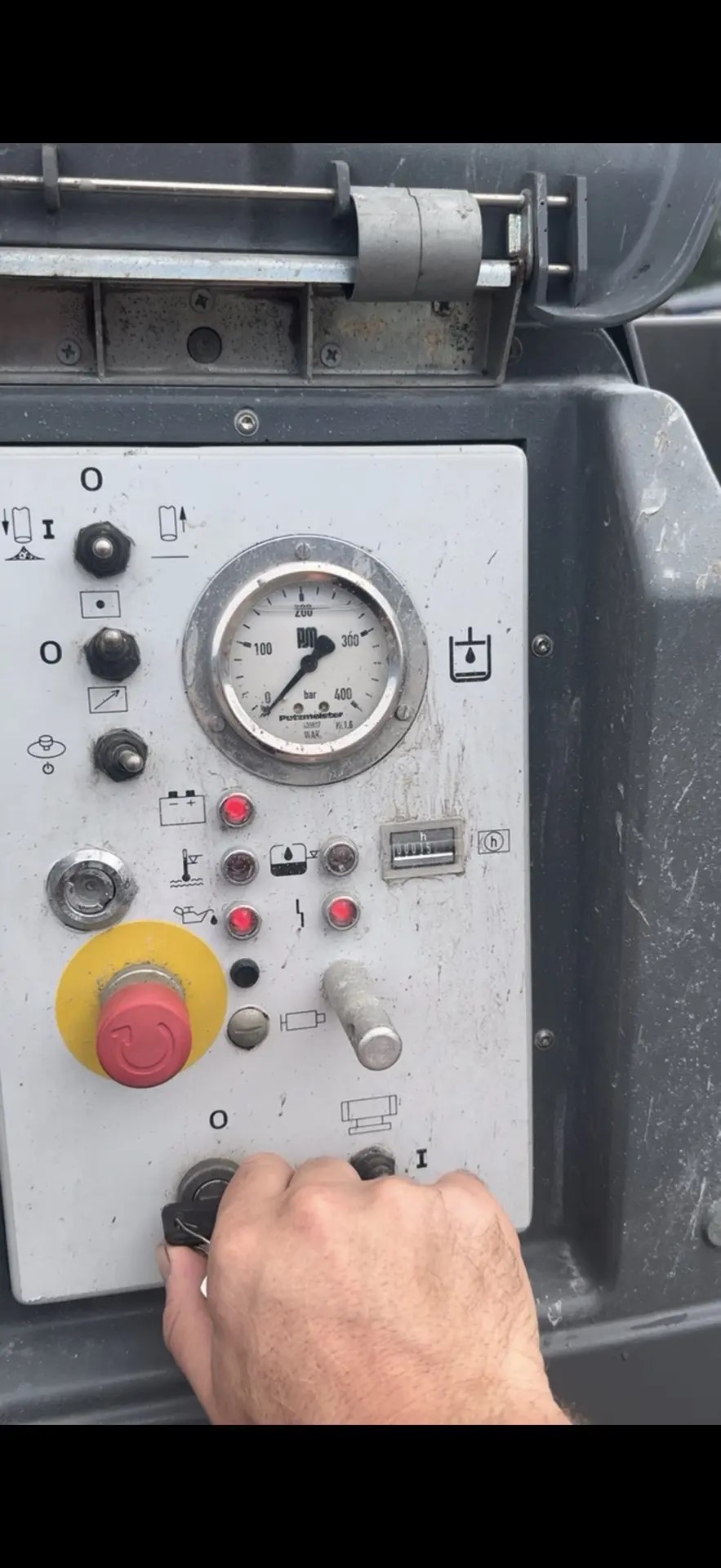 Requires hydraulic pump